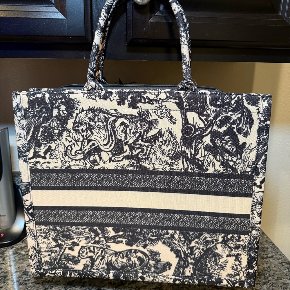Tote bag